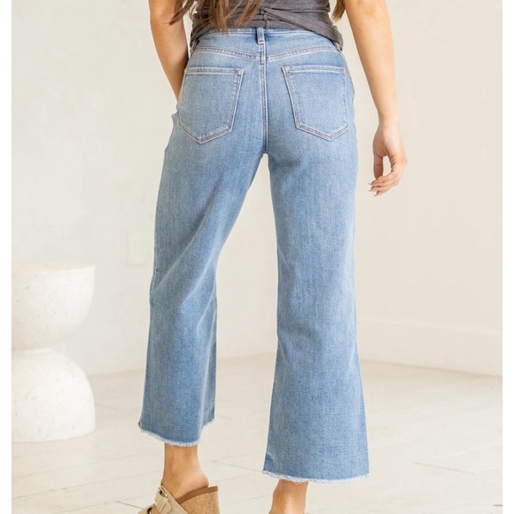 Vervet Moonflower Super High Rise Wide Leg Crop Jeans size 30 Waist - Picture 2 of 6